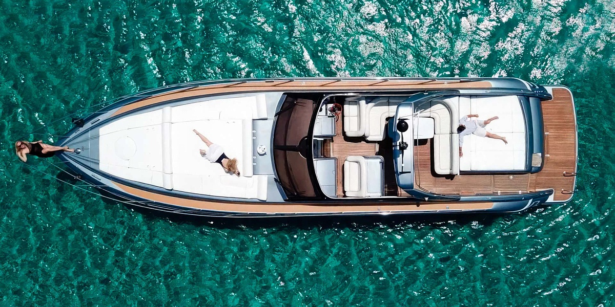 Аренда моторной яхты Princess V55 на Миконосе, Греция